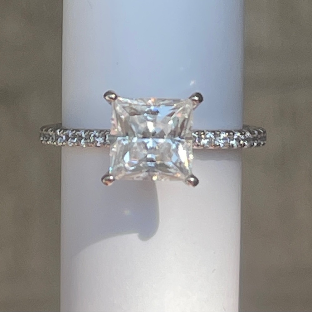 Diamonique Diamond engagement ring Sz 8 Sterling Silver